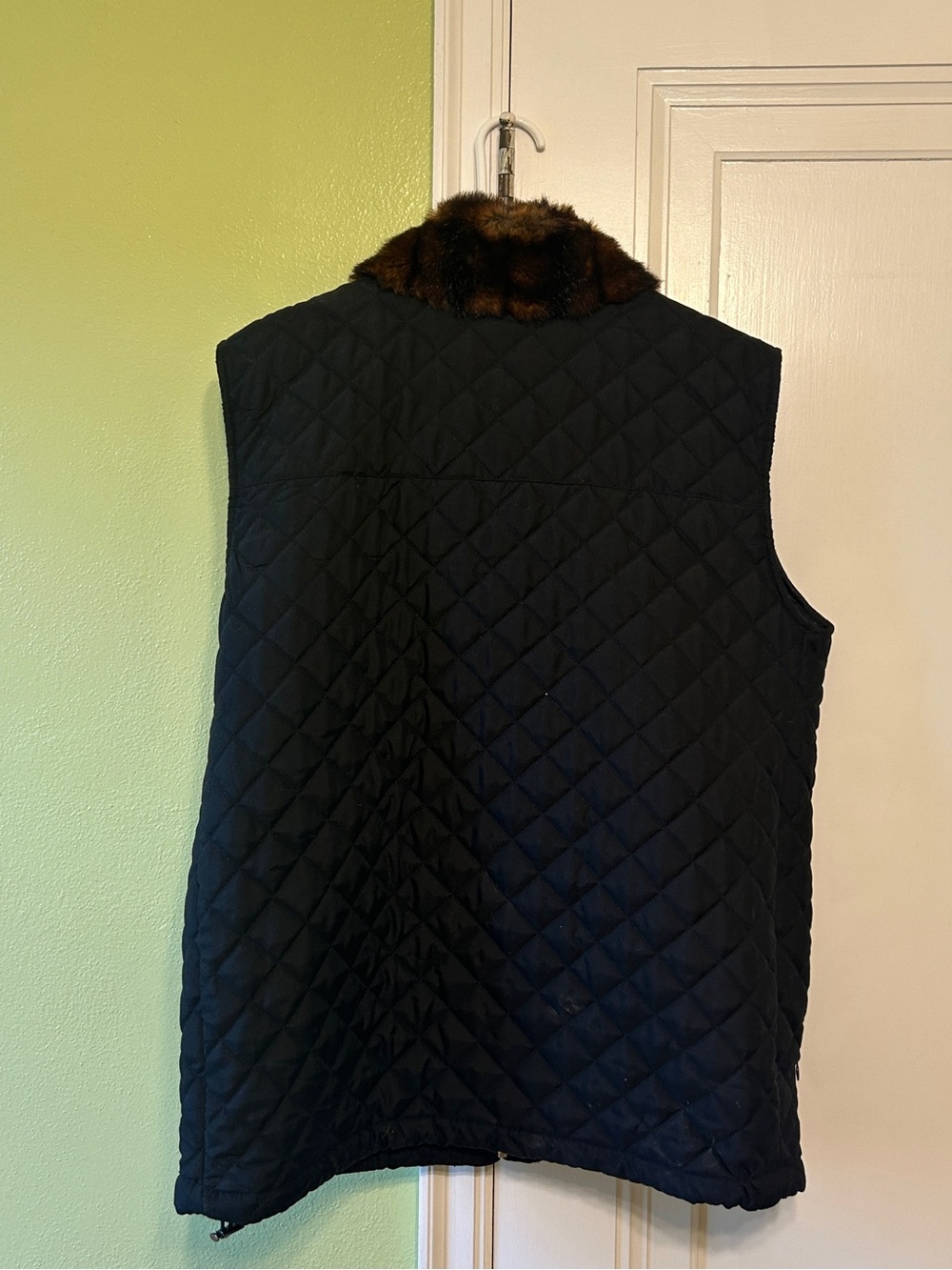 Ralph Lauren Quilted Black Vest with Faux Fur Collar - Picture 5 of 5